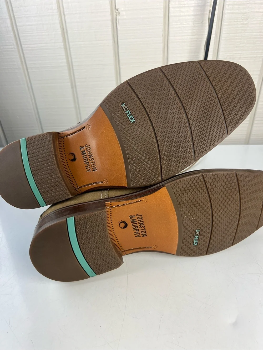 Johnston & Murphy Men's Tan Suede Chukka Boots with Side Zip